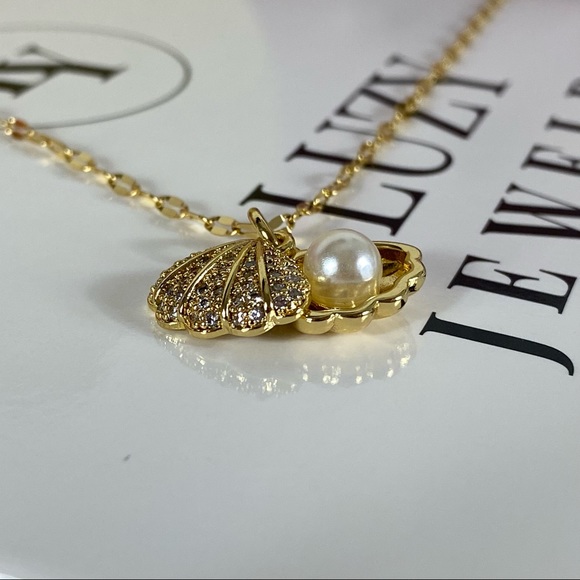 Seashell -Pearl CZ Pendant Dainty Chain Necklace in Gold - Picture 7 of 10